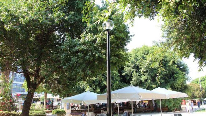 &Beta;&alpha;&nu;&delta;ά&lambda;&iota;&sigma;&alpha;&nu; &pi;&rho;&omicron;&tau;&omicron;&mu;ή &sigma;&tau;&eta;&nu; &Delta;&eta;&mu;&omicron;&tau;&iota;&kappa;ή &Alpha;&gamma;&omicron;&rho;ά