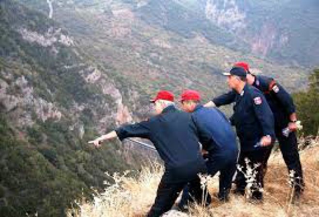 &Tau;&omicron;&upsilon;&rho;ί&sigma;&tau;&rho;&iota;&alpha; &pi;&alpha;&rho;έ&sigma;&upsilon;&rho;&epsilon; &kappa;&alpha;&iota; &tau;&rho;&alpha;&upsilon;&mu;ά&tau;&iota;&sigma;&epsilon; &pi;&epsilon;&rho;&iota;&pi;&alpha;&tau;&eta;&tau;ή &mu;&epsilon; &tau;&omicron; &alpha;&upsilon;&tau;&omicron;&kappa;ί&nu;&eta;&tau;&omicron; &tau;&eta;&sigmaf;