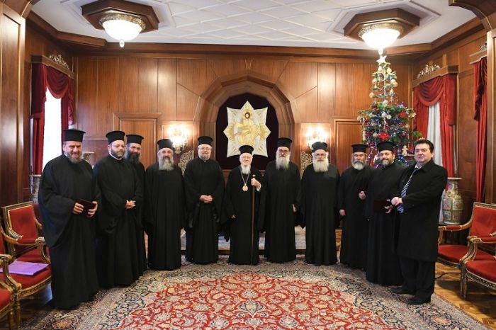 &Sigma;&tau;&omicron; &Phi;&alpha;&nu;ά&rho;&iota; &Sigma;&upsilon;&nu;&omicron;&delta;&iota;&kappa;ή Ἀ&nu;&tau;&iota;&pi;&rho;&omicron;&sigma;&omega;&pi;&epsilon;ί&alpha; &tau;ῆ&sigmaf; Ἐ&kappa;&kappa;&lambda;&eta;&sigma;ί&alpha;&sigmaf; &Kappa;&rho;ή&tau;&eta;&sigmaf;