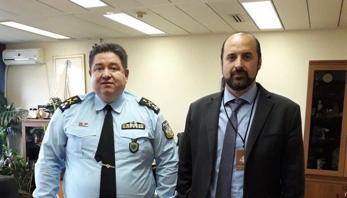 &Sigma;&upsilon;&nu;ά&nu;&tau;&eta;&sigma;&eta; &Theta;. &Sigma;&tau;&alpha;&theta;ά&kappa;&eta; &mu;&epsilon; &tau;&omicron;&nu; &Upsilon;&pi;&alpha;&rho;&chi;&eta;&gamma;ό &tau;&eta;&sigmaf; &Epsilon;&lambda;&lambda;&eta;&nu;&iota;&kappa;ή&sigmaf; &Alpha;&sigma;&tau;&upsilon;&nu;&omicron;&mu;ί&alpha;&sigmaf;