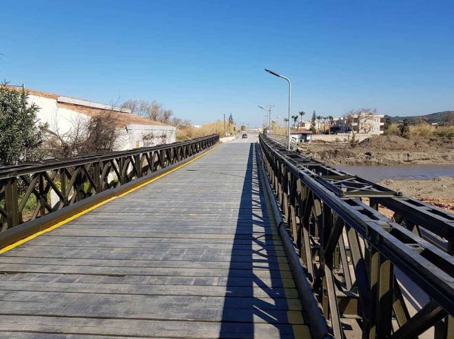 Ά&nu;&omicron;&iota;&xi;&epsilon; &eta; &gamma;έ&phi;&upsilon;&rho;&alpha; &sigma;&tau;&omicron;&nu; &Pi;&lambda;&alpha;&tau;&alpha;&nu;&iota;ά