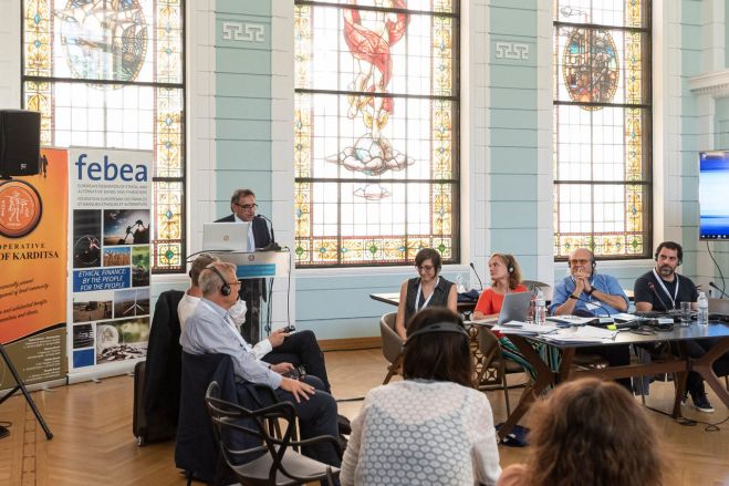 &Eta; &Tau;&rho;ά&pi;&epsilon;&zeta;&alpha; &Chi;&alpha;&nu;ί&omega;&nu; &epsilon;&nu;ώ&nu;&epsilon;&iota; &tau;&iota;&sigmaf; &delta;&upsilon;&nu;ά&mu;&epsilon;&iota;&sigmaf; &tau;&eta;&sigmaf; &mu;&epsilon; &tau;&omicron;&nu; FEBEA