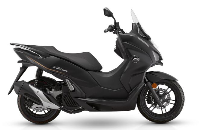 QJMOTOR MTX 125 – TO SCOOTER ΤΗΣ ΧΡΟΝΙΑΣ!? Τα έχει όλα και προκαλεί για σύγκριση τον ανταγωνισμό