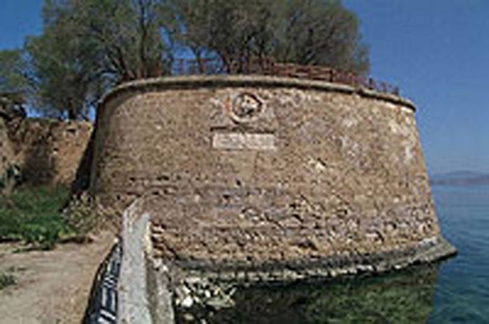 Μία εικοσαετία υπάρχει η ρωγμή πάνω στον προμαχώνα Sabbionara