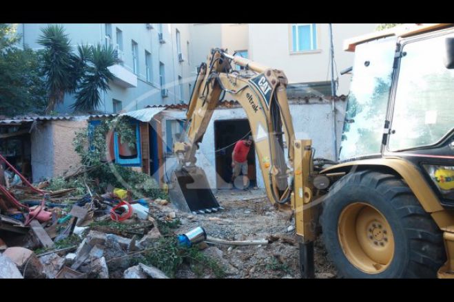 Κατεδάφιση παραπήγματος στη Σπλάντζια
