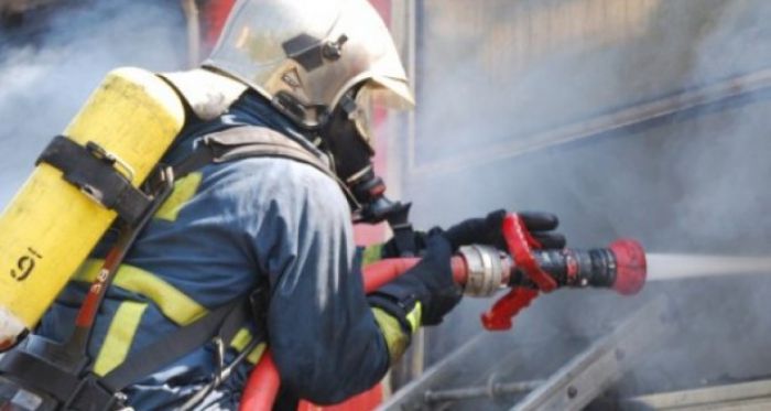 &Phi;&omega;&tau;&iota;ά &sigma;&epsilon; &phi;&omicron;&rho;&tau;&eta;&gamma;ά&kappa;&iota; &epsilon;&nu; &kappa;&iota;&nu;ή&sigma;&epsilon;&iota;