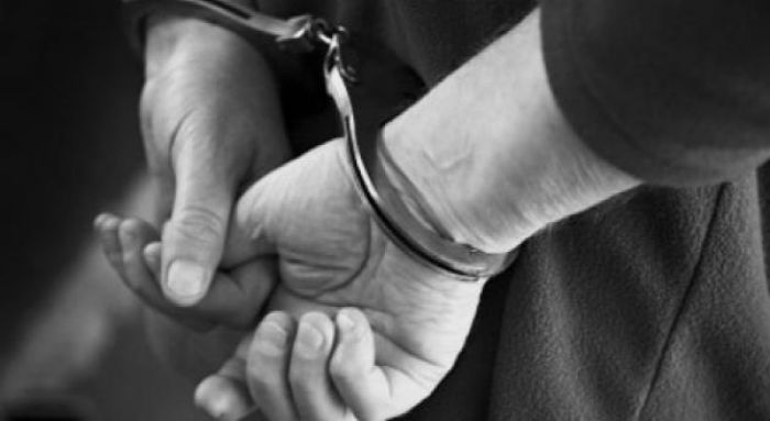 Συνελήφθη Κρητικός με όπλα, πυροκροτητές και πάνω από 150 μέτρα θρυαλλίδας