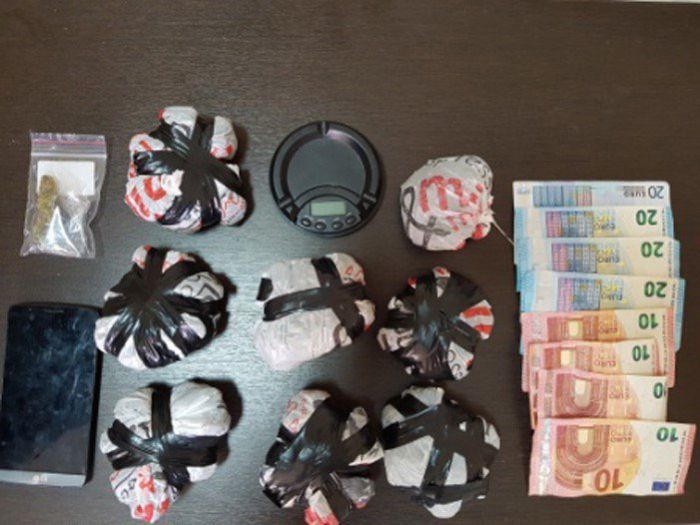 Πάνω από 400 γραμμάρια κάνναβη είχε 29χρονος στο σπίτι του στα Χανιά