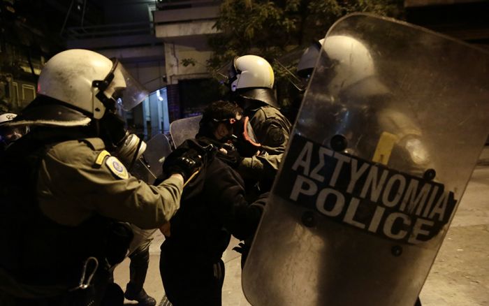 T&rho;&iota;ά&nu;&tau;&alpha; &tau;&rho;&epsilon;&iota;&sigmaf; &sigma;&upsilon;&lambda;&lambda;ή&psi;&epsilon;&iota;&sigmaf; &kappa;&alpha;&iota; &delta;ύ&omicron; &tau;&rho;&alpha;&upsilon;&mu;&alpha;&tau;ί&epsilon;&sigmaf; &sigma;&tau;&alpha; &chi;&theta;&epsilon;&sigma;&iota;&nu;ά &epsilon;&pi;&epsilon;&iota;&sigma;ό&delta;&iota;&alpha; &sigma;&tau;&alpha; &Epsilon;&xi;ά&rho;&chi;&epsilon;&iota;&alpha;