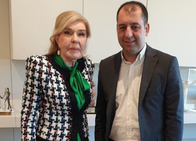 &Sigma;&tau;&omicron; &laquo;&pi;&lambda;&epsilon;&upsilon;&rho;ό&raquo; &tau;&eta;&sigmaf; &Pi;&epsilon;&rho;&iota;&phi;έ&rho;&epsilon;&iota;&alpha;&sigmaf; &eta; &Mu;&alpha;&rho;&iota;ά&nu;&nu;&alpha; &Beta;&alpha;&rho;&delta;&iota;&nu;&omicron;&gamma;&iota;ά&nu;&nu;&eta;