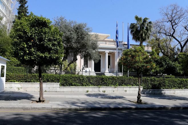 &Sigma;&upsilon;&nu;ά&nu;&tau;&eta;&sigma;&eta; &Tau;&sigma;ί&pi;&rho;&alpha; &mu;&epsilon; &tau;&omicron;&upsilon;&sigmaf; 13 &pi;&epsilon;&rho;&iota;&phi;&epsilon;&rho;&epsilon;&iota;ά&rho;&chi;&epsilon;&sigmaf;