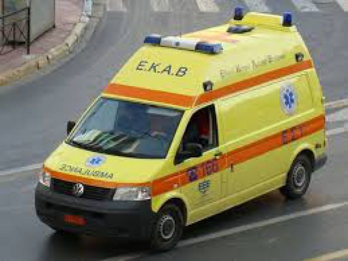 Απίστευτο περιστατικό στον Μαραθώνιο!&quot;Πάτησε&quot; εθελόντρια με το αυτοκίνητο