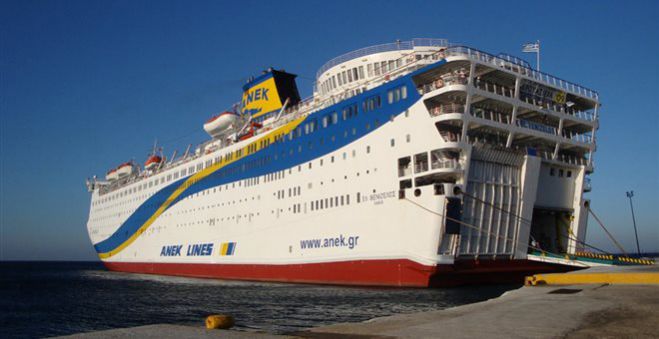 &Tau;&rho;&alpha;&upsilon;&mu;&alpha;&tau;ί&sigma;&tau;&eta;&kappa;&epsilon; &epsilon;&pi;&iota;&beta;ά&tau;&eta;&sigmaf; &sigma;&epsilon; &pi;&lambda;&omicron;ί&omicron; &tau;&eta;&sigmaf; &Alpha;&Nu;&Epsilon;&Kappa;