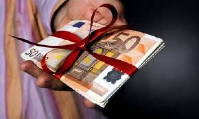 Ώ&sigmaf; &tau;&eta; &Mu;.&Tau;&epsilon;&tau;ά&rho;&tau;&eta; &tau;&omicron; &delta;ώ&rho;&omicron; &tau;&omicron;&upsilon; &Pi;ά&sigma;&chi;&alpha; &kappa;&alpha;&iota; &mu;ό&nu;&omicron; &sigma;&epsilon; &chi;&rho;ή&mu;&alpha;