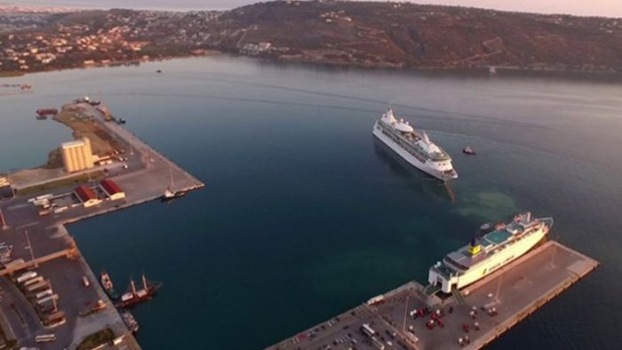 Έδεσε κρουαζιερόπλοιο στο λιμάνι της Σούδας