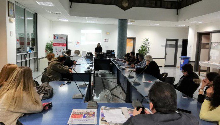 &Delta;ή&mu;&omicron;&sigmaf; &Pi;&lambda;&alpha;&tau;&alpha;&nu;&iota;ά: &Omicron;&mu;&iota;&lambda;ί&alpha; &mu;&epsilon; &theta;έ&mu;&alpha; "&Alpha;&sigma;&phi;ά&lambda;&epsilon;&iota;&alpha; &sigma;&tau;&omicron; &delta;&iota;&alpha;&delta;ί&kappa;&tau;&upsilon;&omicron;"