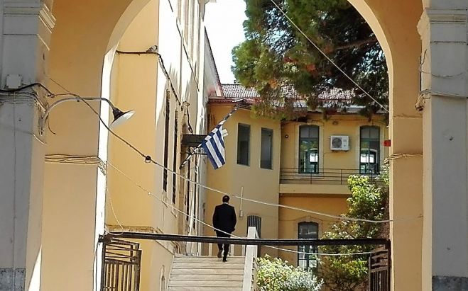 &Alpha;&pi;&omicron;&lambda;&omicron;&gamma;&omicron;ύ&nu;&tau;&alpha;&iota; &sigma;ή&mu;&epsilon;&rho;&alpha; &tau;&rho;ί&alpha; ά&tau;&omicron;&mu;&alpha; &gamma;&iota;&alpha; &tau;&omicron; &kappa;ύ&kappa;&lambda;&omega;&mu;&alpha; &kappa;&omicron;&kappa;&alpha;ΐ&nu;&eta;&sigmaf; &sigma;&tau;&alpha; &Chi;&alpha;&nu;&iota;ά