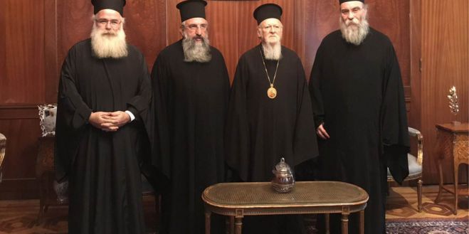 &Sigma;&tau;&omicron; &Phi;&alpha;&nu;ά&rho;&iota; &Mu;&eta;&tau;&rho;&omicron;&pi;&omicron;&lambda;ί&tau;&epsilon;&sigmaf; &alpha;&pi;ό &tau;&eta;&nu; &Epsilon;&kappa;&kappa;&lambda;&eta;&sigma;ί&alpha; &Kappa;&rho;ή&tau;&eta;&sigmaf;