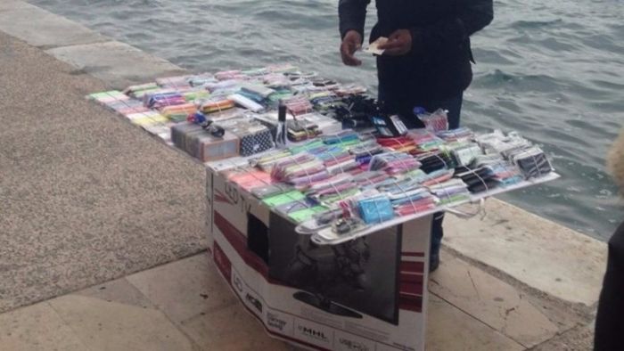 &Kappa;&alpha;&mu;ί&alpha; &Alpha;&nu;&omicron;&chi;ή &sigma;&tau;&omicron; &Pi;&alpha;&rho;&alpha;&epsilon;&mu;&pi;ό&rho;&iota;&omicron; &sigma;&tau;&alpha; &Chi;&alpha;&nu;&iota;ά.