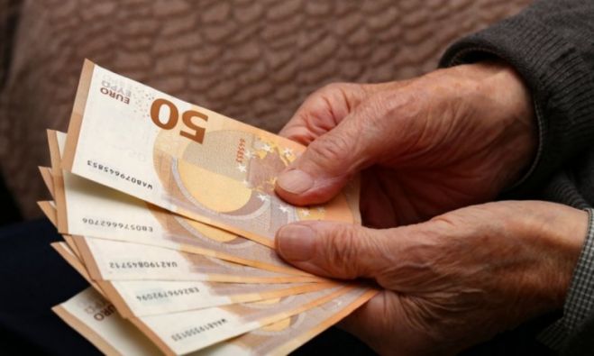 &Delta;&Epsilon;&Eta;: &Mu;έ&tau;&rho;&alpha; &omicron;&iota;&kappa;&omicron;&nu;&omicron;&mu;&iota;&kappa;ή&sigmaf; &epsilon;&lambda;ά&phi;&rho;&upsilon;&nu;&sigma;&eta;&sigmaf; &pi;&rho;&omicron;&sigmaf; &tau;&omicron;&upsilon;&sigmaf; &pi;&omicron;&lambda;ί&tau;&epsilon;&sigmaf; &lambda;ό&gamma;&omega; &kappa;&omicron;&rho;&omega;&nu;&omicron;ϊ&omicron;ύ