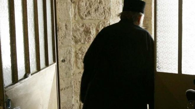 &Pi;&omicron;&iota;&nu;ή &phi;&upsilon;&lambda;ά&kappa;&iota;&sigma;&eta;&sigmaf; 8 &mu;&eta;&nu;ώ&nu; &gamma;&iota;&alpha; &tau;&omicron;&nu; &iota;&epsilon;&rho;έ&alpha; &mu;&epsilon; &tau;&eta;&nu; &alpha;&pi;ί&sigma;&tau;&epsilon;&upsilon;&tau;&eta; &pi;&alpha;&rho;ά&beta;&alpha;&sigma;&eta;