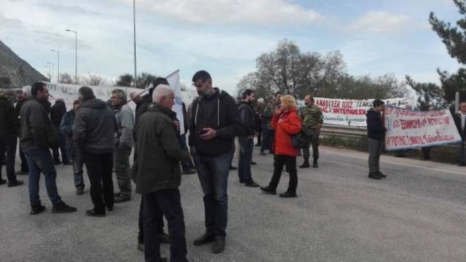 &Sigma;&tau;&omicron; &mu;&pi;&lambda;ό&kappa;&omicron; &tau;&eta;&sigmaf; &Epsilon;&theta;&nu;&iota;&kappa;ή&sigmaf; &sigma;&tau;&alpha; &Mu;&epsilon;&gamma;ά&lambda;&alpha; &Chi;&omega;&rho;ά&phi;&iota;&alpha; &pi;&alpha;&rho;&alpha;&mu;έ&nu;&omicron;&upsilon;&nu; &omicron;&iota; &alpha;&gamma;&rho;ό&tau;&epsilon;&sigmaf;