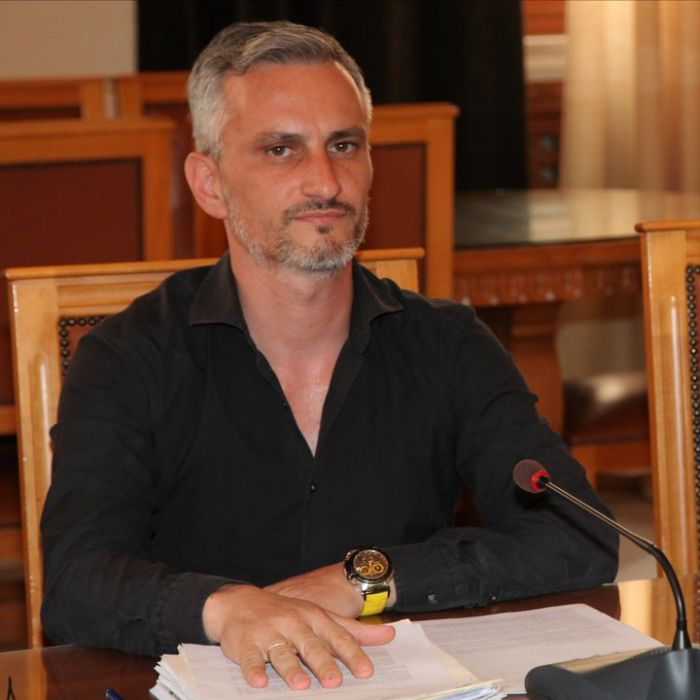 &Theta;&alpha; &sigma;&alpha;&sigmaf; &alpha;&lambda;&lambda;ά&xi;&omicron;&upsilon;&mu;&epsilon; &tau;&alpha; &phi;ώ&tau;&alpha;&hellip;