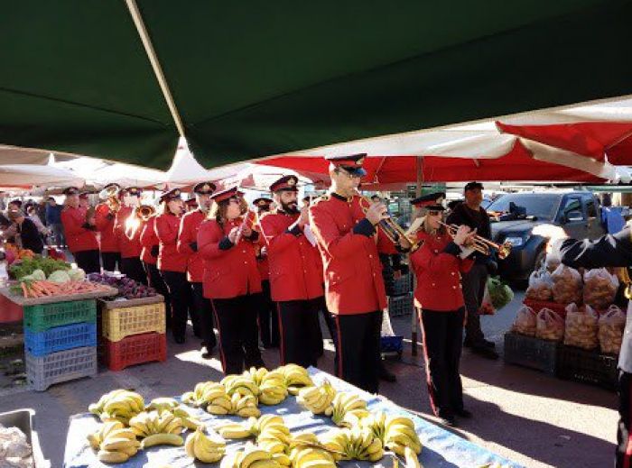 &Chi;&rho;&iota;&sigma;&tau;&omicron;&upsilon;&gamma;&epsilon;&nu;&nu;&iota;ά&tau;&iota;&kappa;&epsilon;&sigmaf; &mu;&epsilon;&lambda;&omega;&delta;ί&epsilon;&sigmaf; &sigma;&tau;&eta;&nu; &lambda;&alpha;ϊ&kappa;ή &alpha;&gamma;&omicron;&rho;ά &tau;&omega;&nu; &Pi;&alpha;&tau;&epsilon;&lambda;ώ&nu;