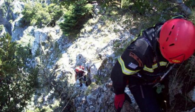 Επίχειρηση διάσωσης σε μονοπάτι στα Ασκύφου