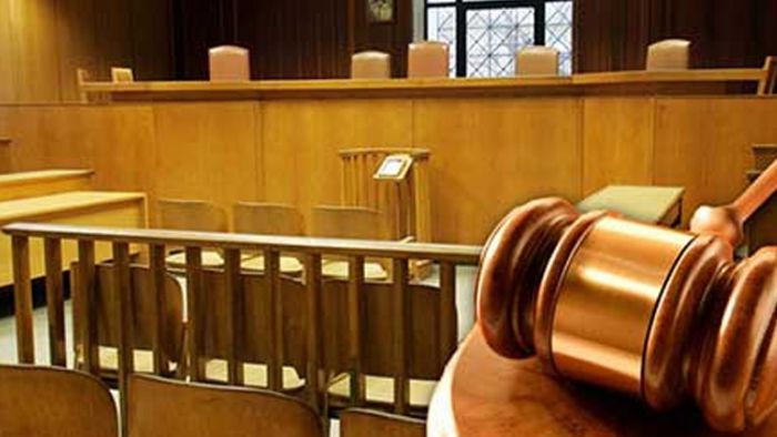 &Delta;&iota;&kappa;ά&zeta;&epsilon;&tau;&alpha;&iota; &omicron; &epsilon;&kappa;&pi;&alpha;&iota;&delta;&epsilon;&upsilon;&tau;&iota;&kappa;ό&sigmaf; &pi;&omicron;&upsilon; &tau;&alpha; έ&beta;&alpha;&lambda;&epsilon; &mu;&epsilon; &tau;&eta; &Chi;&rho;&upsilon;&sigma;ή &Alpha;&upsilon;&gamma;ή