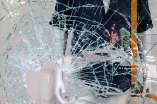 Έσπασαν δύο βιτρίνες καταστημάτων στο κέντρο των Χανίων