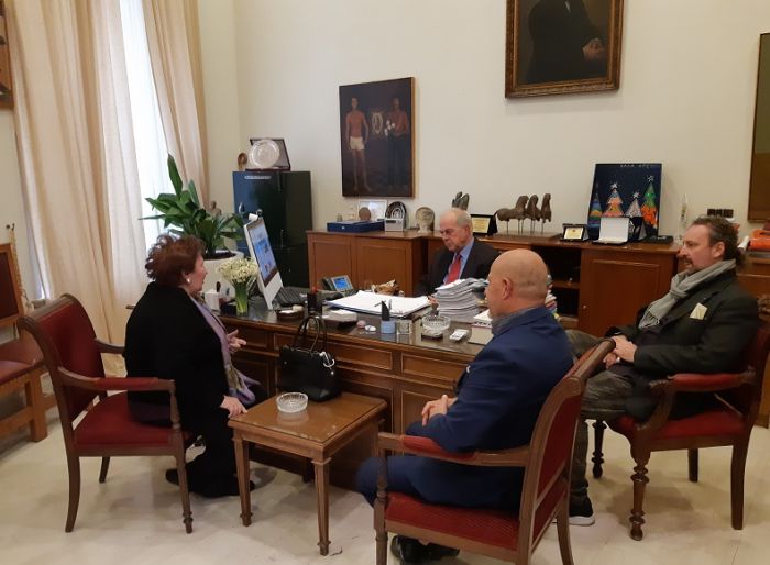 &Sigma;&upsilon;&nu;ά&nu;&tau;&eta;&sigma;&eta; &Delta;&eta;&mu;ά&rho;&chi;&omicron;&upsilon; &Eta;&rho;&alpha;&kappa;&lambda;&epsilon;ί&omicron;&upsilon; &mu;&epsilon; &Pi;&rho;ό&epsilon;&delta;&rho;&omicron; &Epsilon;&lambda;&lambda;&eta;&nu;&iota;&kappa;ή&sigmaf; &Epsilon;&pi;&iota;&tau;&rho;&omicron;&pi;ή&sigmaf; UNESCO