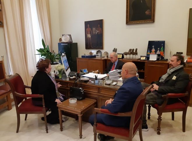 &Sigma;&upsilon;&nu;ά&nu;&tau;&eta;&sigma;&eta; &Delta;&eta;&mu;ά&rho;&chi;&omicron;&upsilon; &Eta;&rho;&alpha;&kappa;&lambda;&epsilon;ί&omicron;&upsilon; &mu;&epsilon; &Pi;&rho;ό&epsilon;&delta;&rho;&omicron; &Epsilon;&lambda;&lambda;&eta;&nu;&iota;&kappa;ή&sigmaf; &Epsilon;&pi;&iota;&tau;&rho;&omicron;&pi;ή&sigmaf; UNESCO