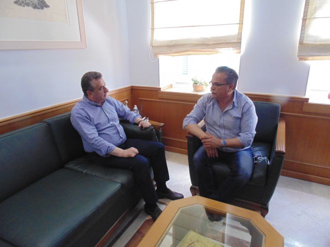 &Sigma;&upsilon;&nu;ά&nu;&tau;&eta;&sigma;&eta; &Pi;&epsilon;&rho;&iota;&phi;&epsilon;&rho;&epsilon;&iota;ά&rho;&chi;&eta; &mu;&epsilon; &Delta;ή&mu;&alpha;&rho;&chi;&omicron; &Pi;&lambda;&alpha;&tau;&alpha;&nu;&iota;ά &gamma;&iota;&alpha; &tau;&alpha; &alpha;&nu;&alpha;&pi;&tau;&upsilon;&xi;&iota;&alpha;&kappa;ά έ&rho;&gamma;&alpha;