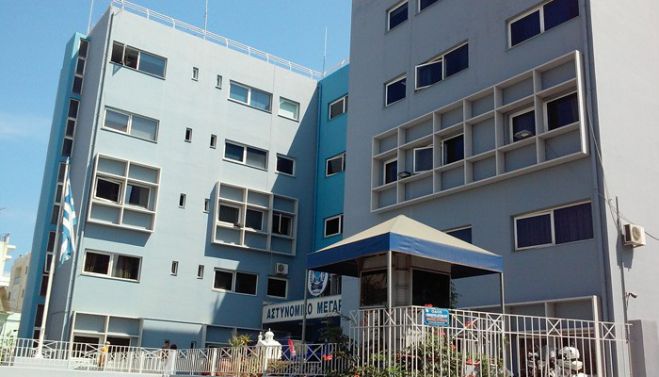 Αναστάτωση στα Χανιά με παιδάκι που είχε κλειστεί στο αυτοκίνητο