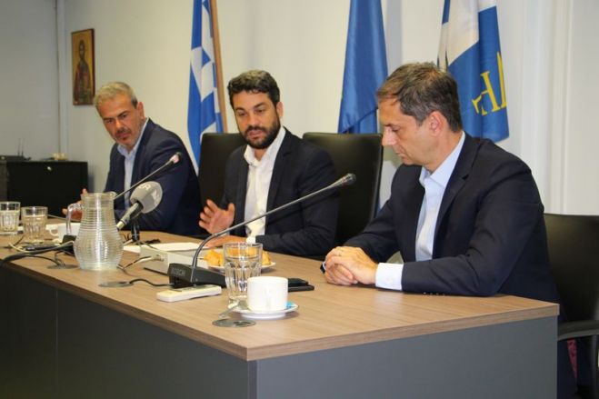 Συνάντηση Δημάρχου Χανίων Π. Σημανδηράκη με τον Υπουργό Τουρισμού Χ.  Θεοχάρη και τον Γ.Γ. του Ε.Ο.Τ., Δ. Φραγκάκη