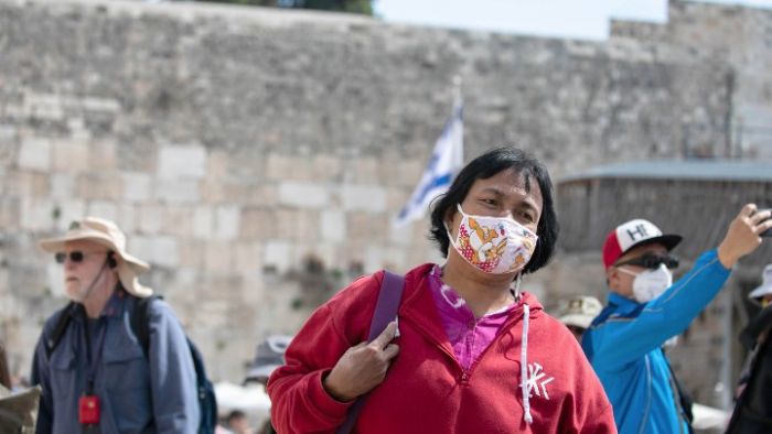 &Epsilon;&Sigma;&Pi;&Epsilon;&Rho;&Iota;&Delta;&Alpha; &Mu;&Epsilon; &Theta;&Epsilon;&Mu;&Alpha; &ldquo;&Tau;&Omicron;&Upsilon;&Rho;&Iota;&Sigma;&Mu;&Omicron;&Sigma; &Epsilon;&Nu; &Mu;&Epsilon;&Sigma;&Omega; &Pi;&Alpha;&Nu;&Delta;&Eta;&Mu;&Iota;&Alpha;&Sigma;''