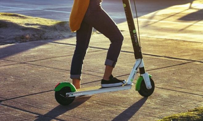 &Sigma;&tau;&omicron; &nu;&omicron;&sigma;&omicron;&kappa;&omicron;&mu;&epsilon;ί&omicron; &kappa;&omicron;&pi;έ&lambda;&alpha; &mu;&epsilon;&tau;ά &alpha;&pi;ό &tau;&rho;&omicron;&chi;&alpha;ί&omicron; &mu;&epsilon; &eta;&lambda;&epsilon;&kappa;&tau;&rho;&iota;&kappa;ό &pi;&alpha;&tau;ί&nu;&iota;