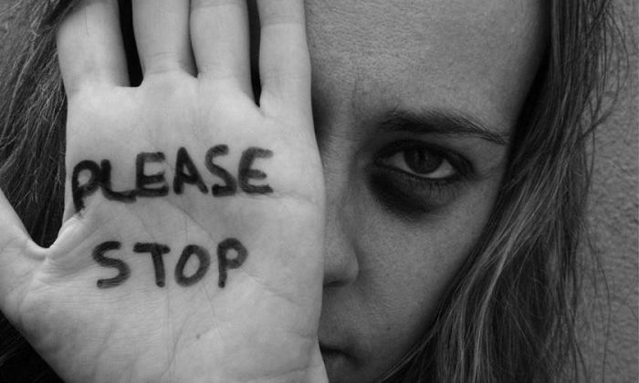 &Kappa;&alpha;&mu;&pi;ά&nu;&iota;&alpha; &kappa;&alpha;&tau;ά &tau;&eta;&sigmaf; &beta;ί&alpha;&sigmaf; &kappa;&alpha;&tau;ά &tau;&omega;&nu; &gamma;&upsilon;&nu;&alpha;&iota;&kappa;ώ&nu;