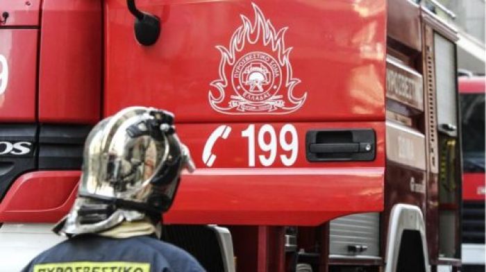 Έ&sigma;&beta;&eta;&sigma;&epsilon; &eta; &phi;&omega;&tau;&iota;ά &sigma;&epsilon; &epsilon;&pi;&iota;&chi;&epsilon;ί&rho;&eta;&sigma;&eta; &xi;&upsilon;&lambda;&epsilon;ί&alpha;&sigmaf;