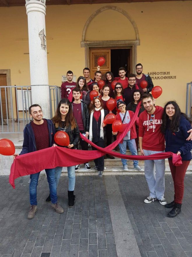 &Phi;&omicron;&iota;&tau;&eta;&tau;έ&sigmaf; &tau;&eta;&sigmaf; &Iota;&alpha;&tau;&rho;&iota;&kappa;ή&sigmaf; &epsilon;&nu;&eta;&mu;&epsilon;&rho;ώ&nu;&omicron;&upsilon;&nu; &tau;&omicron; &kappa;&omicron;&iota;&nu;ό &gamma;&iota;&alpha; &tau;&eta;&nu; &Pi;&alpha;&gamma;&kappa;ό&sigma;&mu;&iota;&alpha; &Eta;&mu;έ&rho;&alpha; AIDS