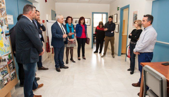 &Epsilon;&upsilon;&tau;ύ&chi;&eta;&sigmaf; &Delta;&alpha;&mu;&iota;&alpha;&nu;ά&kappa;&eta;&sigmaf;: &Pi;&rho;&omicron;&tau;&epsilon;&rho;&alpha;&iota;ό&tau;&eta;&tau;&alpha; &eta; &pi;&alpha;&iota;&delta;&epsilon;ί&alpha; &kappa;&alpha;&iota; &eta; &sigma;&tau;ή&rho;&iota;&xi;&eta; &sigma;&tau;&eta;&nu; &epsilon;&kappa;&pi;&alpha;&iota;&delta;&epsilon;&upsilon;&tau;&iota;&kappa;ή &kappa;&omicron;&iota;&nu;ό&tau;&eta;&tau;&alpha;