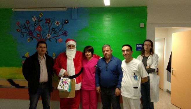 &Omicron; Ά&gamma;&iota;&omicron;&sigmaf; &Beta;&alpha;&sigma;ί&lambda;&eta;&sigmaf; &pi;ή&gamma;&epsilon; &sigma;&tau;&alpha; &pi;&alpha;&iota;&delta;&iota;ά &pi;&omicron;&upsilon; &nu;&omicron;&sigma;&eta;&lambda;&epsilon;ύ&omicron;&nu;&tau;&alpha;&iota; &sigma;&tau;&omicron; &Pi;&Alpha;&Gamma;&Nu;&Eta;