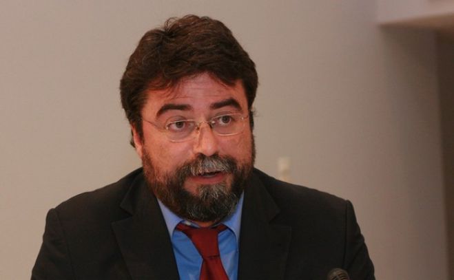 &Sigma;&tau;&alpha; &Chi;&alpha;&nu;&iota;ά &omicron; &tau;&omicron;&mu;&epsilon;ά&rho;&chi;&eta;&sigmaf; &upsilon;&gamma;&epsilon;ί&alpha;&sigmaf; &tau;&eta;&sigmaf; &Nu;&Delta; &Beta;&alpha;&sigma;ί&lambda;&eta;&sigmaf; &Omicron;&iota;&kappa;&omicron;&nu;ό&mu;&omicron;&upsilon;