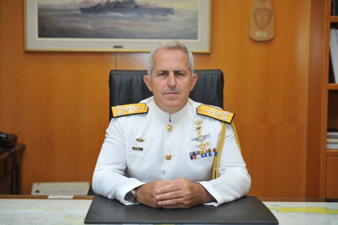 &Tau;&eta;&nu; &kappa;ό&kappa;&kappa;&iota;&nu;&eta; &gamma;&rho;&alpha;&mu;&mu;ή &gamma;&iota;&alpha; &tau;&iota;&sigmaf; &epsilon;&lambda;&lambda;&eta;&nu;&iota;&kappa;έ&sigmaf; Έ&nu;&omicron;&pi;&lambda;&epsilon;&sigmaf; &Delta;&upsilon;&nu;ά&mu;&epsilon;&iota;&sigmaf; έ&delta;&omega;&sigma;&epsilon; &omicron; &alpha;&rho;&chi;&eta;&gamma;ό&sigmaf; &Gamma;&Epsilon;&Epsilon;&Theta;&Alpha;, &Nu;&alpha;ύ&alpha;&rho;&chi;&omicron;&sigmaf; &Epsilon;&upsilon;ά&gamma;&gamma;&epsilon;&lambda;&omicron;&sigmaf; &Alpha;&pi;&omicron;&sigma;&tau;&omicron;&lambda;ά&kappa;&eta;&sigmaf;.