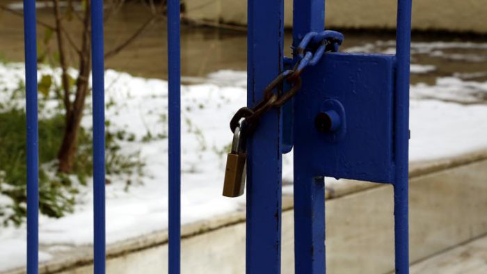 &Kappa;&lambda;&epsilon;&iota;&sigma;&tau;ά &sigma;&chi;&omicron;&lambda;&epsilon;ί&alpha; &lambda;ό&gamma;&omega; &kappa;&alpha;&kappa;&omicron;&kappa;&alpha;&iota;&rho;ί&alpha;&sigmaf; &kappa;&alpha;&iota; &sigma;&tau;&eta;&nu; &alpha;&nu;&alpha;&tau;&omicron;&lambda;&iota;&kappa;ή &Kappa;&rho;ή&tau;&eta;