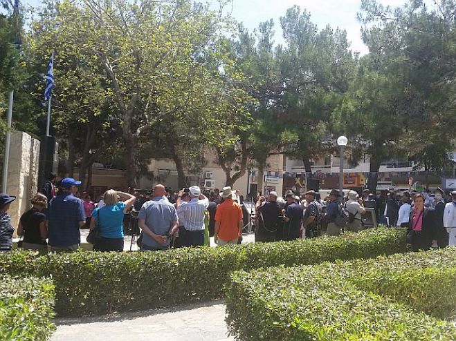 &Kappa;&omicron;&rho;&upsilon;&phi;ώ&nu;&omicron;&nu;&tau;&alpha;&iota; &omicron;&iota; &epsilon;&kappa;&delta;&eta;&lambda;ώ&sigma;&epsilon;&iota;&sigmaf; &gamma;&iota;&alpha; &tau;&eta;&nu; 75&eta; &epsilon;&pi;έ&tau;&epsilon;&iota;&omicron; &tau;&eta;&sigmaf; &Mu;ά&chi;&eta;&sigmaf; &tau;&eta;&sigmaf; &Kappa;&rho;ή&tau;&eta;&sigmaf;