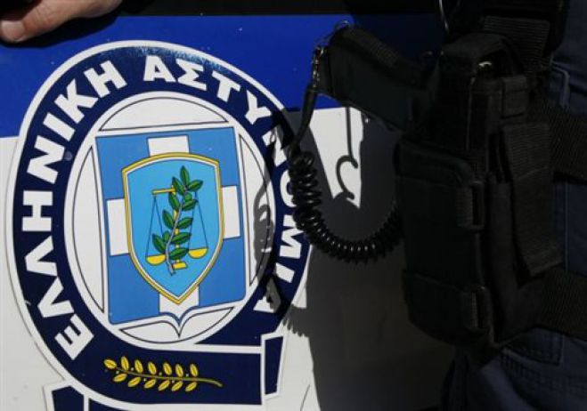 Αφαίρεσαν ρούχα από κατάστημα στα Χανιά και συνελήφθησαν