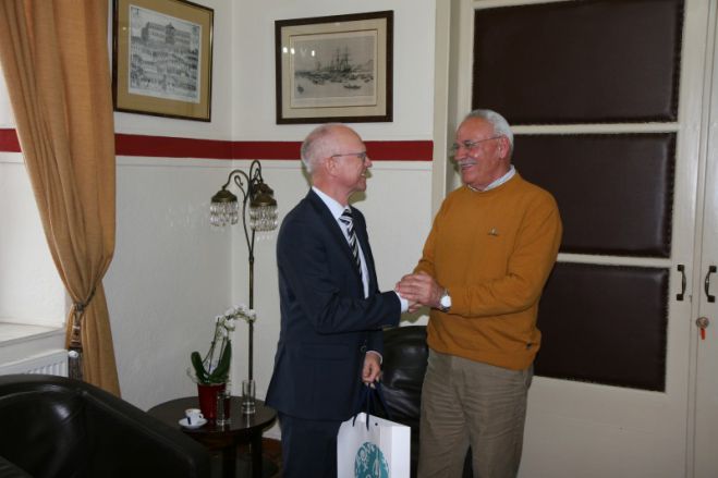 &Tau;&omicron;&nu; &Alpha;&nu;&tau;&iota;&pi;&epsilon;&rho;&iota;&phi;&epsilon;&rho;&epsilon;&iota;ά&rho;&chi;&eta; &Chi;&alpha;&nu;ί&omega;&nu; &epsilon;&pi;&iota;&sigma;&kappa;έ&phi;&theta;&eta;&kappa;&epsilon; &omicron; &Alpha;&kappa;ό&lambda;&omicron;&upsilon;&theta;&omicron;&sigmaf; Ά&mu;&upsilon;&nu;&alpha;&sigmaf; &tau;&eta;&sigmaf; &Gamma;&epsilon;&rho;&mu;&alpha;&nu;ί&alpha;&sigmaf;