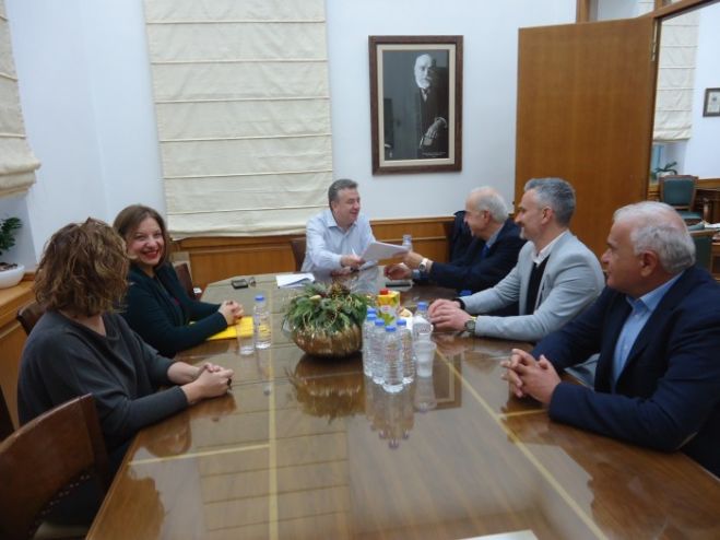 &Sigma;&tau;&omicron; &Epsilon;&Sigma;&Pi;&Alpha; &eta; &alpha;&nu;ά&pi;&lambda;&alpha;&sigma;&eta; &tau;&eta;&sigmaf; &Alpha;&rho;&chi;&iota;&epsilon;&pi;&iota;&sigma;&kappa;ό&pi;&omicron;&upsilon; &Mu;&alpha;&kappa;&alpha;&rho;ί&omicron;&upsilon; &sigma;&tau;&omicron; &Eta;&rho;ά&kappa;&lambda;&epsilon;&iota;&omicron;